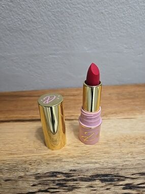 Dafna Beauty Vintage Perfection - Long Lasting Matte Lipstick